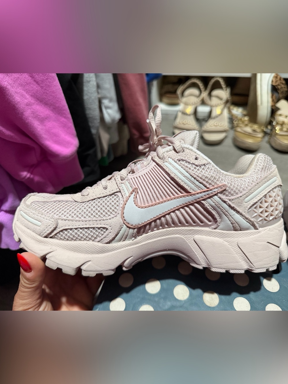 Nike Women’s Zoom Vomero 5 - Light Pink